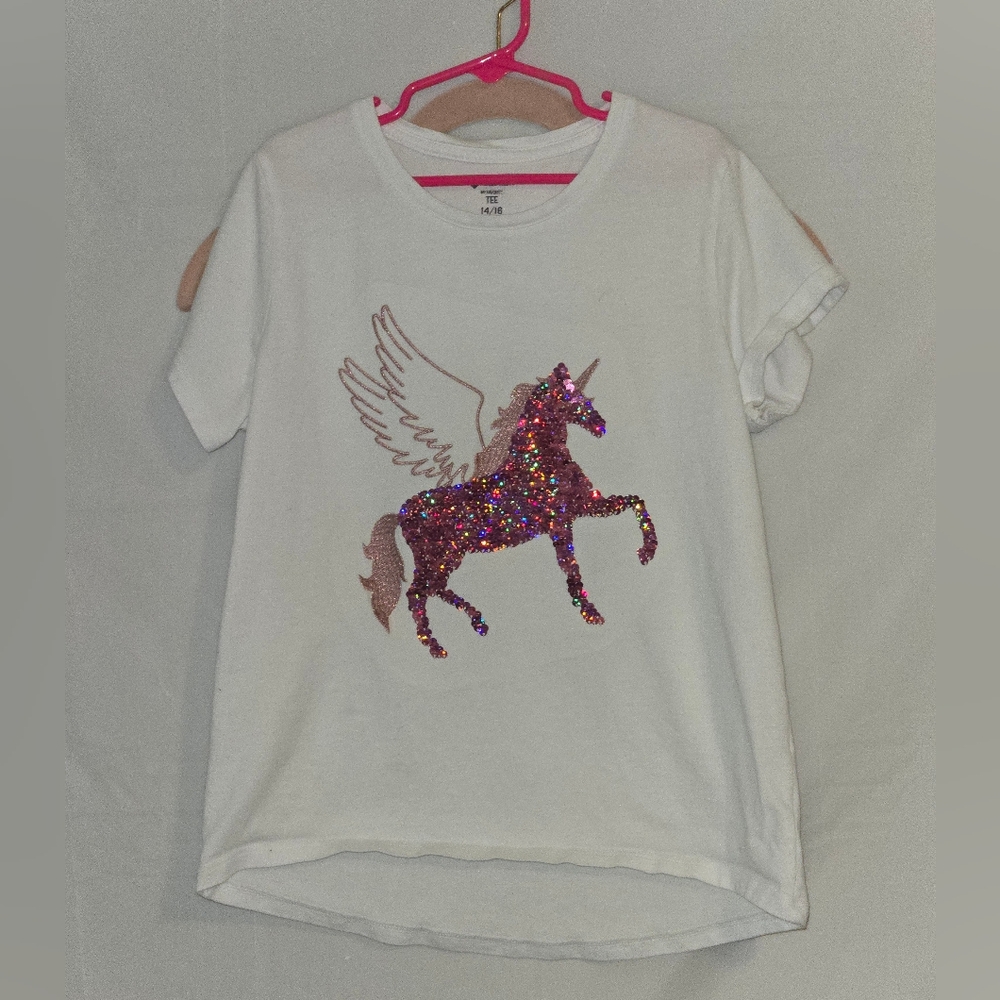 Girl's Tee with Sequinned Pink Flying Unicorn Graphic. Size 14/16